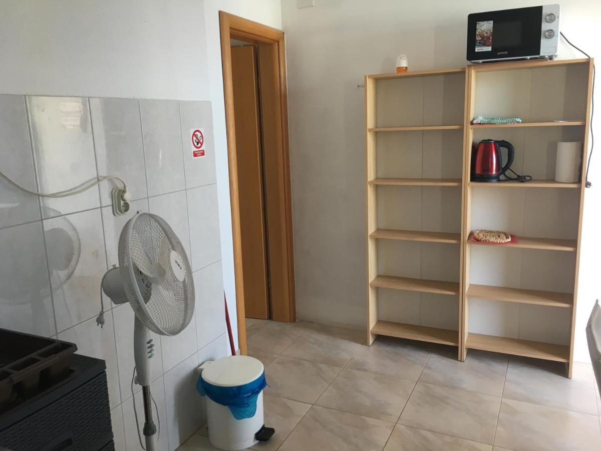 Apartmani Domenika Zuljana Exterior photo