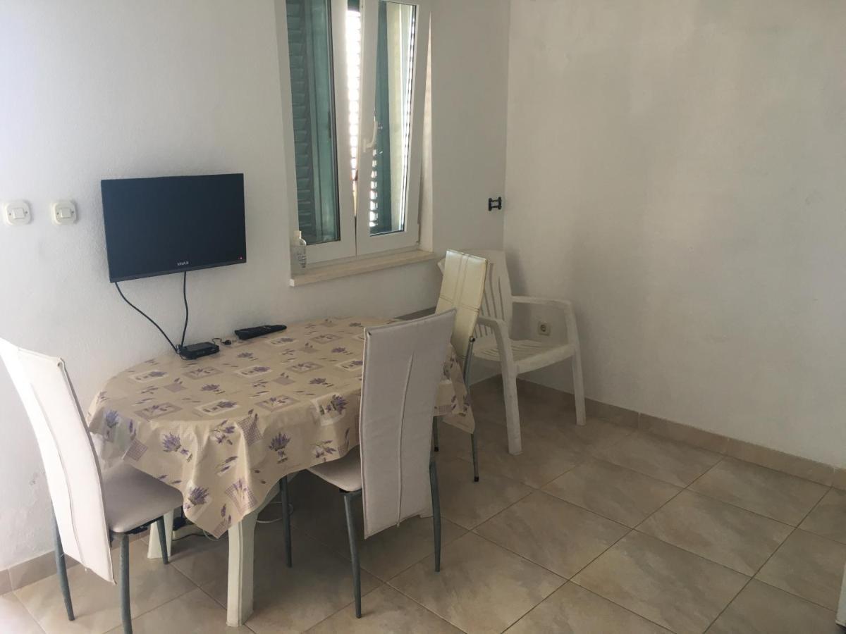 Apartmani Domenika Zuljana Exterior photo