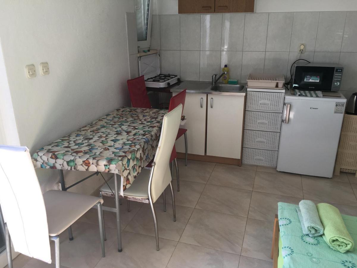 Apartmani Domenika Zuljana Exterior photo